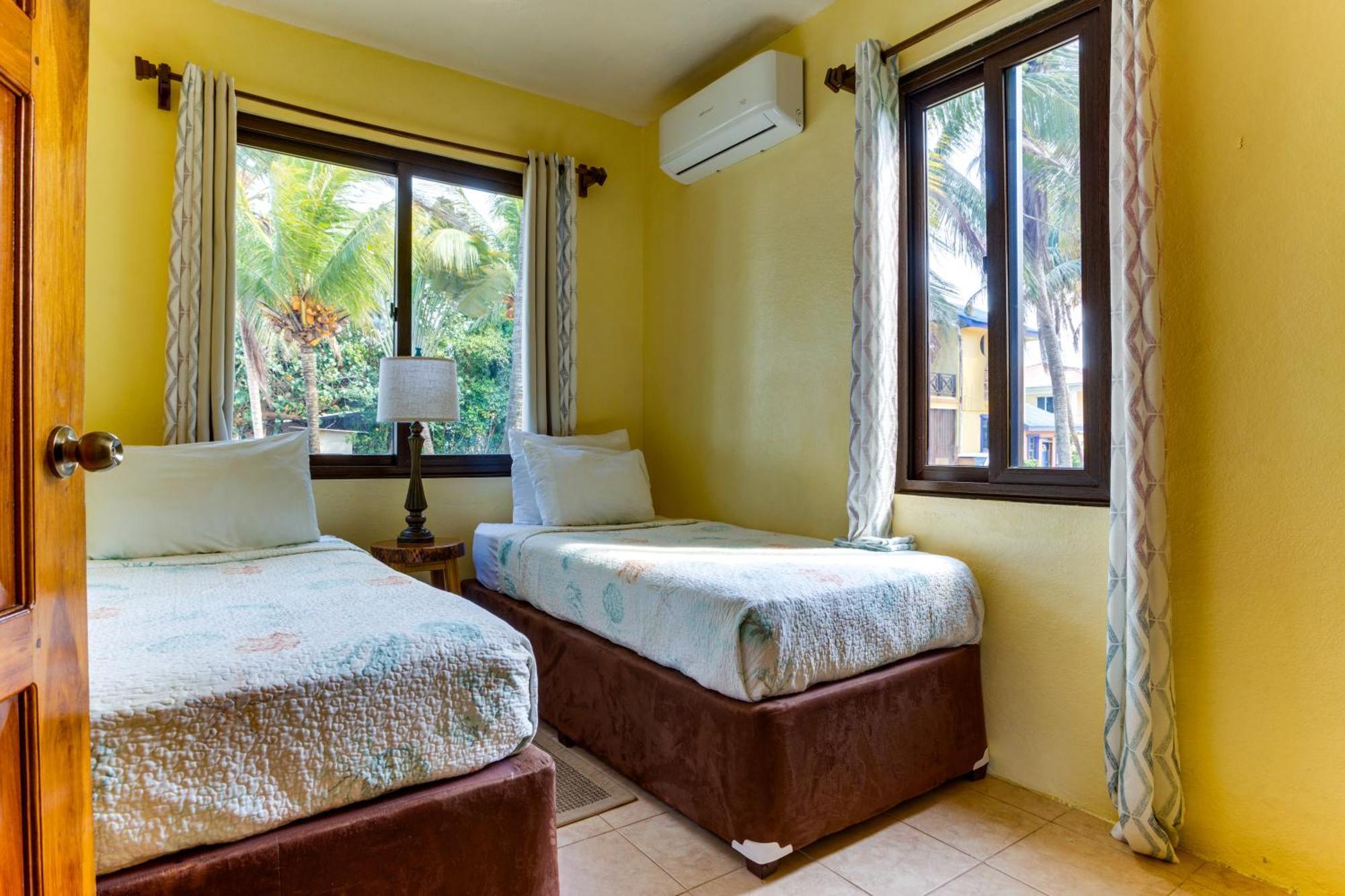 Coconut Row Boutique Hotel ホプキンズ エクステリア 写真
