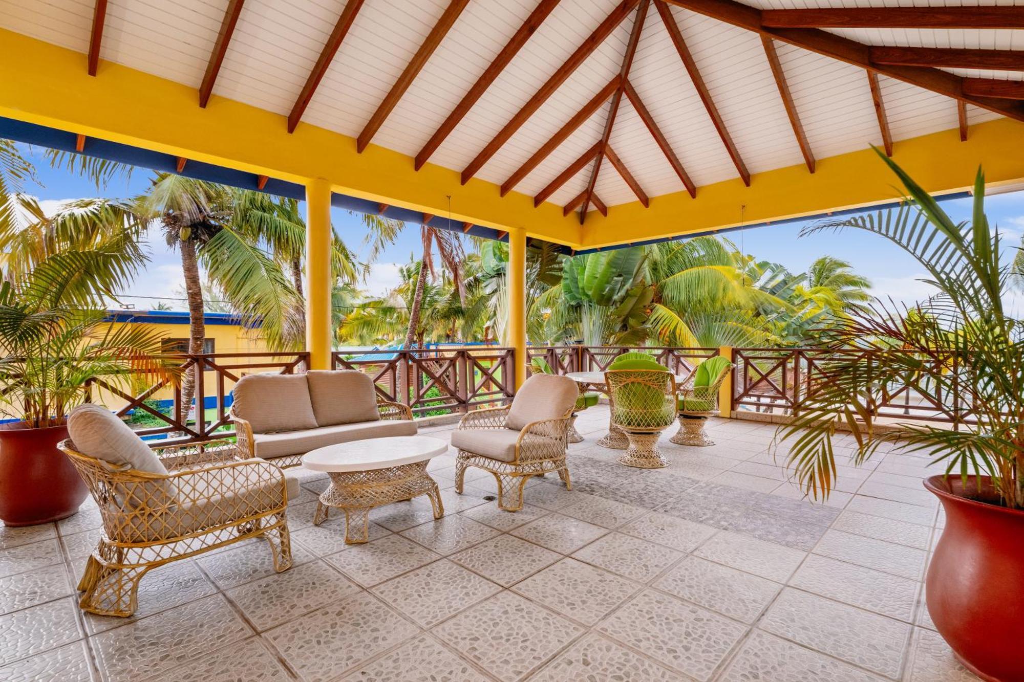 Coconut Row Boutique Hotel ホプキンズ エクステリア 写真