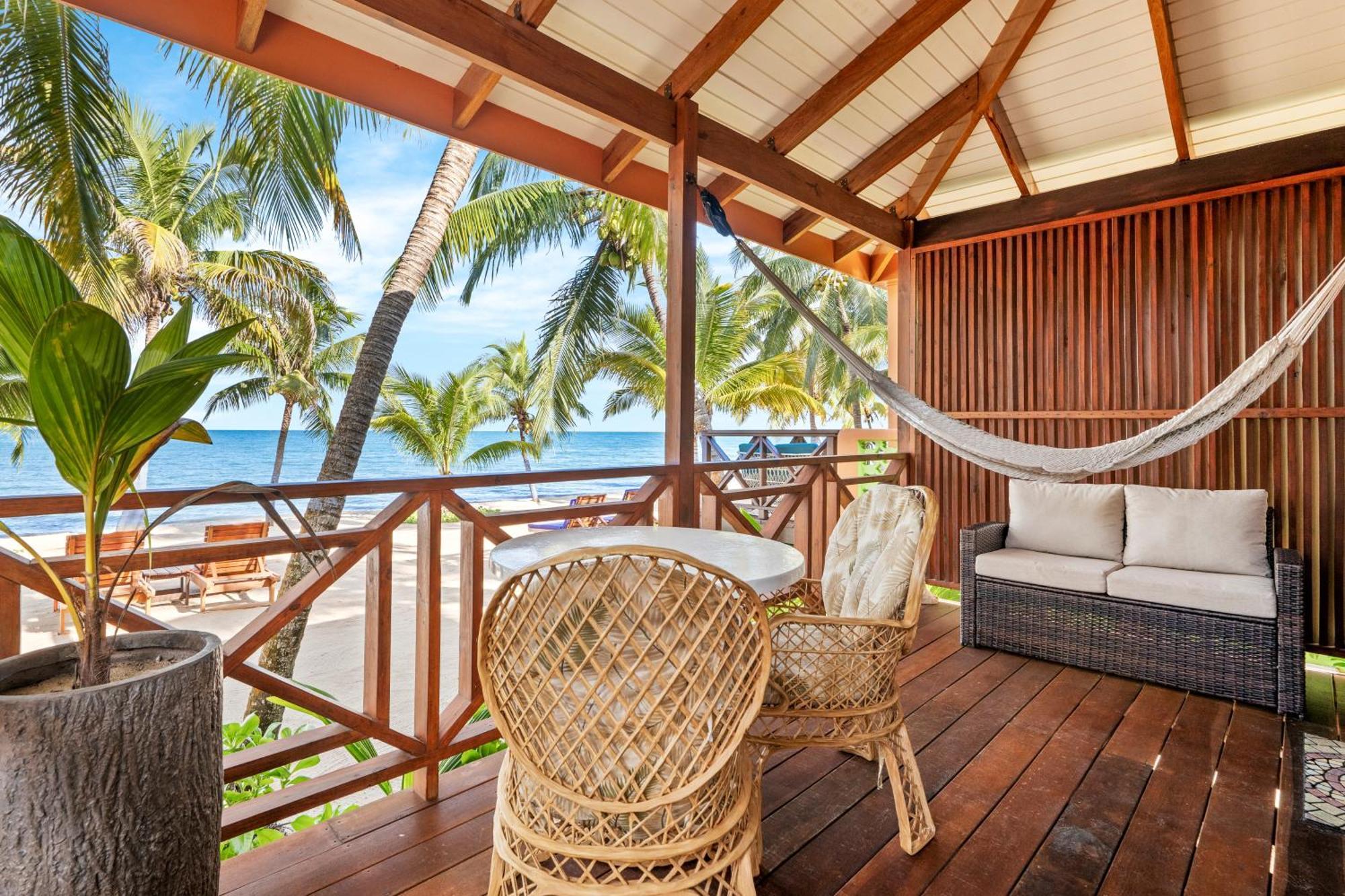 Coconut Row Boutique Hotel ホプキンズ エクステリア 写真